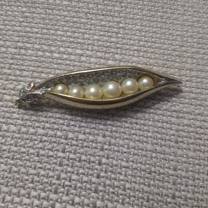 Panetta Gold Plate Peas in a Pod brooch